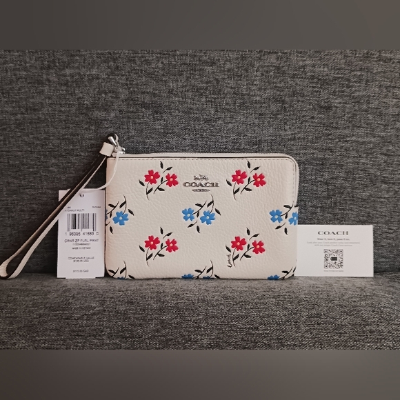 Coach Handbags - 🌟NWT🌟 Pebble Leather Floral Coach Wristlet